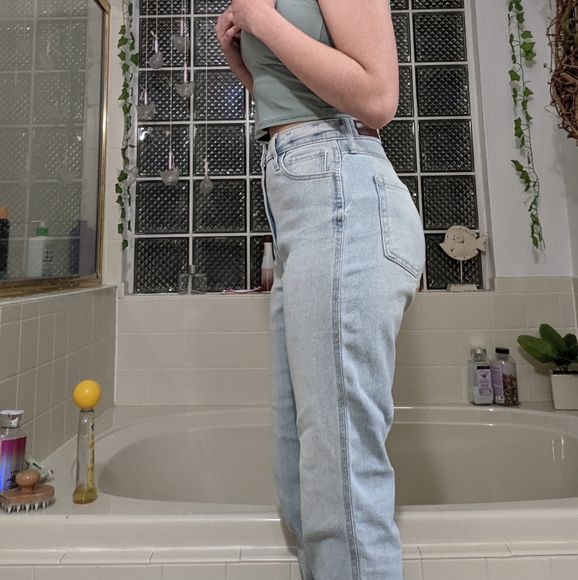 Light Wash Straight Leg Hollister Jeans 🛀 - Picture 4 of 4